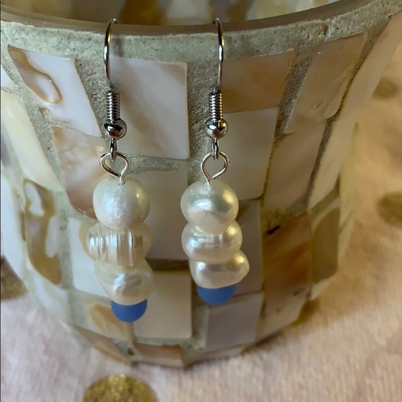 Pearl and periwinkle sea glass dangle earrings - Picture 1 of 2
